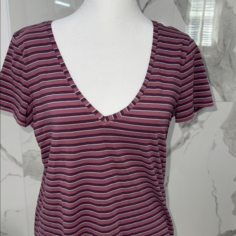 Lululemon Love Tee V Step Stripe Plumful Arctic Plum Pattern Size 10 - Picture 2 of 7